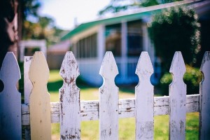 picket-fences-349713_640